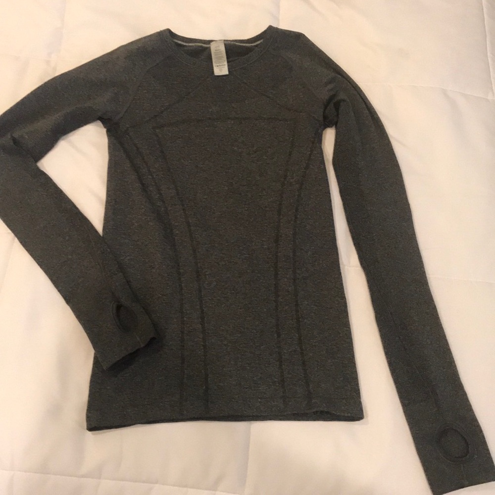 Like new Ivivva long sleeve!!
